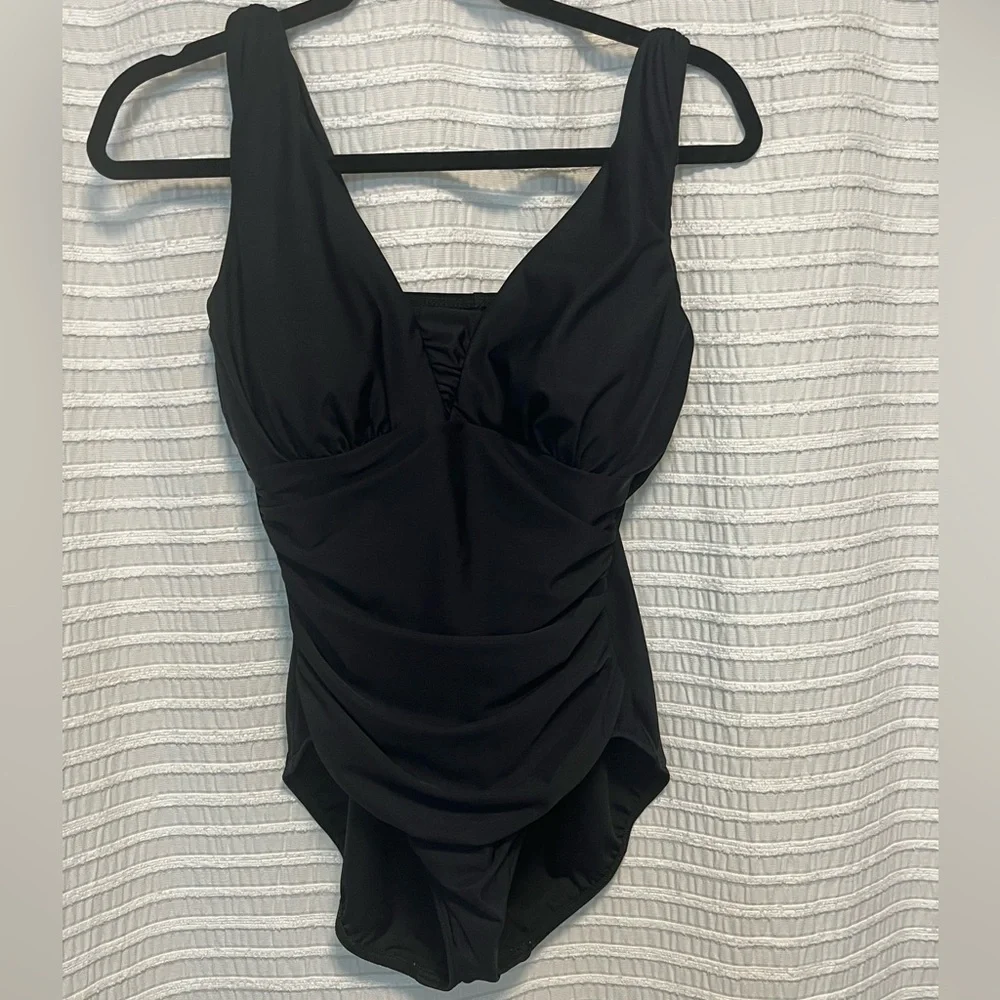 Lands' End Classic black slimming One Piece - Picture 5 of 5